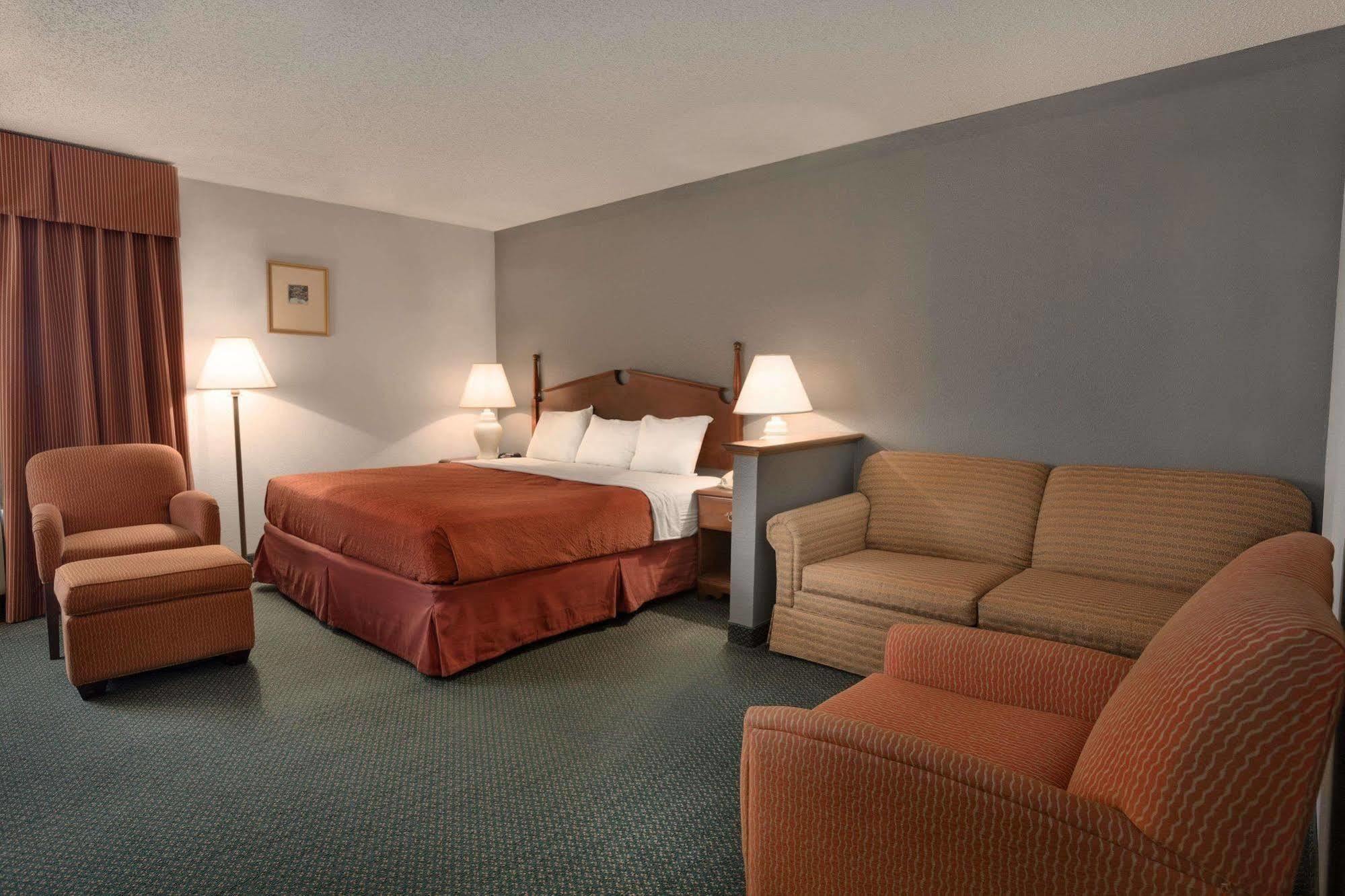 Quality Inn 2*